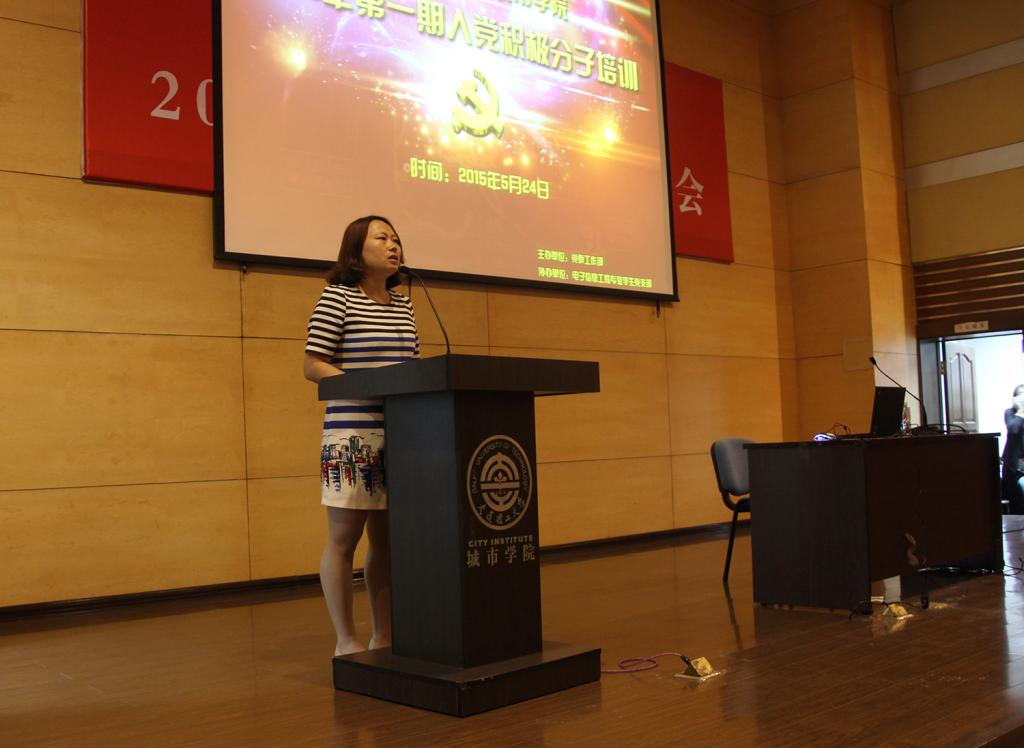 刘丽娟老师为学员作讲座