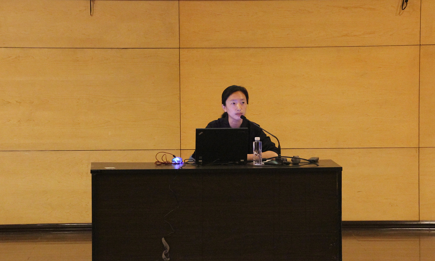 党群工作部主任赵姝婕为学员作讲座